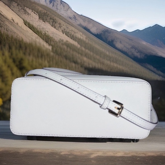 Michael Kors NWOT Cindy Dome White/Gold Saffiano Leather Crossbody Bag - Picture 7 of 9